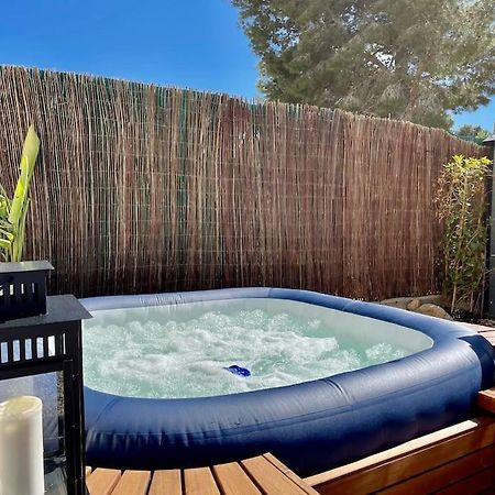 Apartamento Con Patio Y Jacuzzi Privado Lägenhet Calafat Exteriör bild