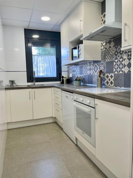 Apartamento Con Patio Y Jacuzzi Privado Lägenhet Calafat Exteriör bild