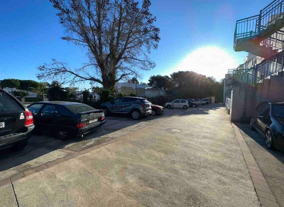 Apartamento Con Patio Y Jacuzzi Privado Lägenhet Calafat Exteriör bild